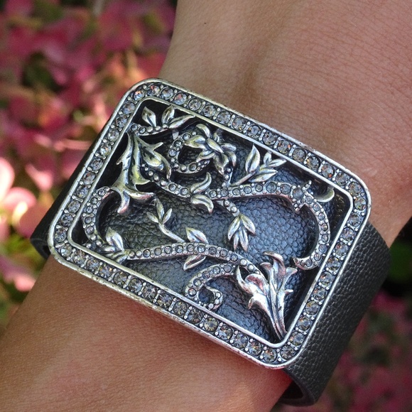 NWT Lucky Brand Leather Cuff Silver Belt Buckle Bracelet Pavé Magnetic Closure - Picture 2 of 9